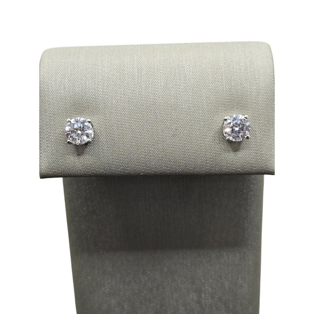 18K White Gold 1.50cttw Diamond Stud Earrings (16138)